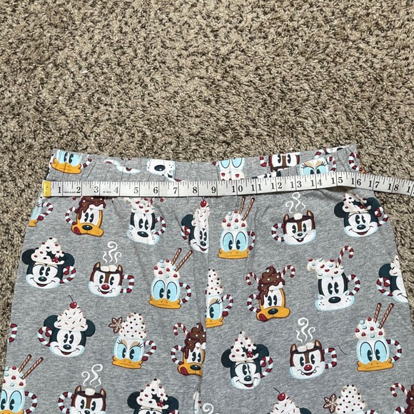 Disney Store Mickey Mouse & Friends Grey Holiday Pajamas Set L Hot Cocoa Mugs - Picture 9 of 10